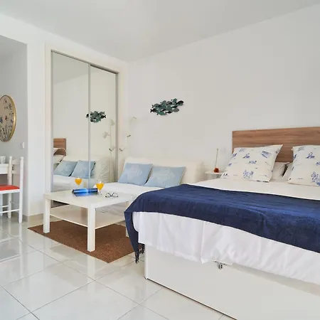 Benalbeach Bright And Quiet Terrace With Garden And Sea Views Апартаменти *