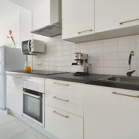 Апартаменти Benalbeach Bright And Quiet Terrace With Garden And Sea Views *
