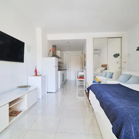 Benalbeach Bright And Quiet Terrace With Garden And Sea Views Апартаменти Бенальмадена