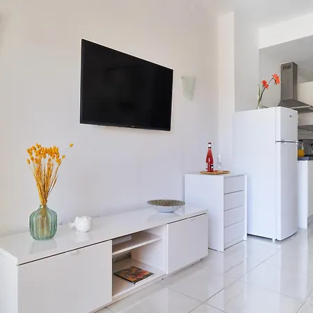 Benalbeach Bright And Quiet Terrace With Garden And Sea Views Бенальмадена
