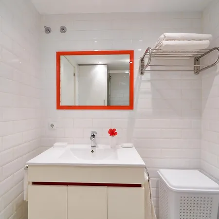 Benalbeach Bright And Quiet Terrace With Garden And Sea Views Апартаменти
