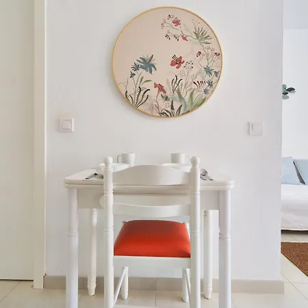Апартаменти Benalbeach Bright And Quiet Terrace With Garden And Sea Views *