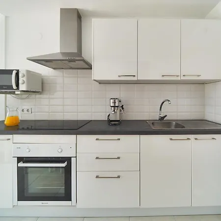 Апартаменти Benalbeach Bright And Quiet Terrace With Garden And Sea Views